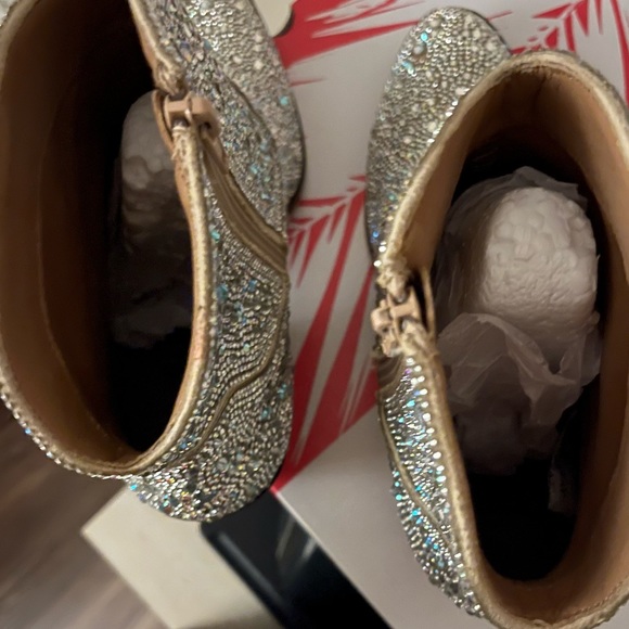 Size 8 clear rhinestone cowgirl boots - Picture 4 of 4